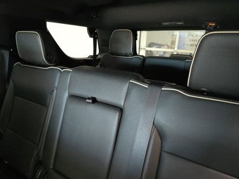 Used 2021 GMC Yukon SLT w/ SLT Luxury Package image 11