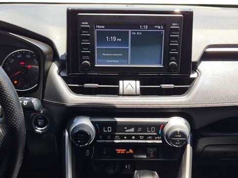 Used 2019 Toyota RAV4 XLE w/ Convenience Package FWD image 28