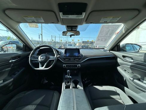 Used 2025 Nissan Altima 2.5 SV FWD image 18