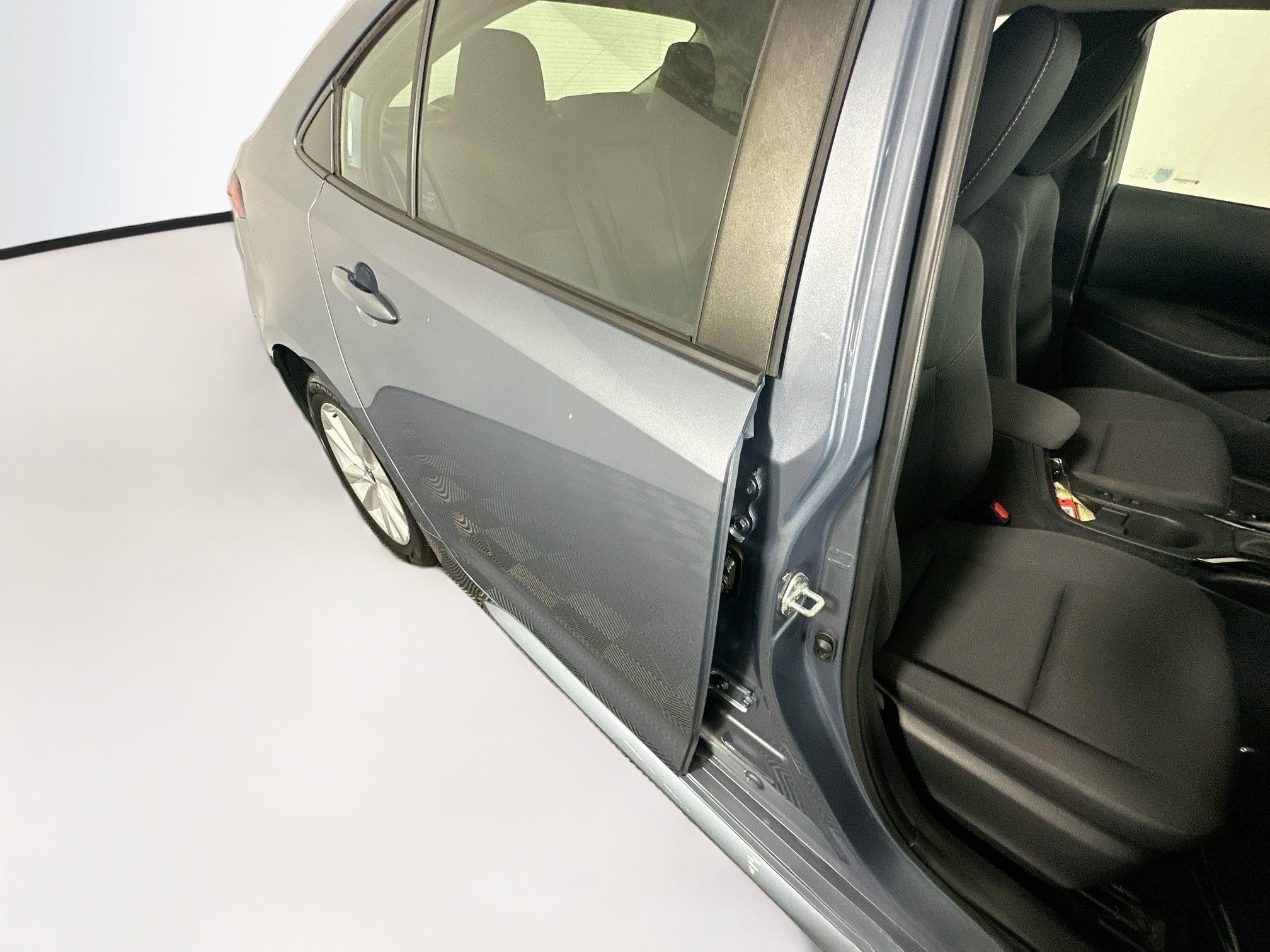 Used 2024 Toyota Corolla LE w/ LE Convenience Package FWD image 28