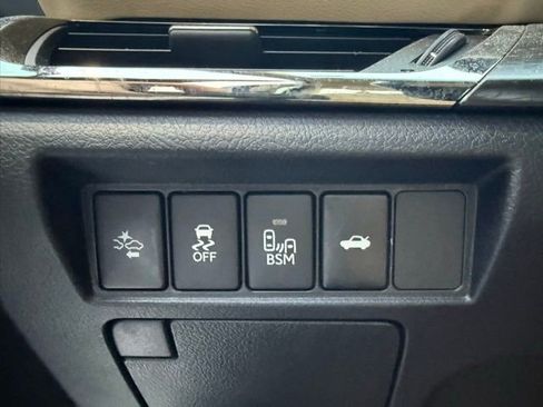 Used 2018 Toyota Avalon XLE Premium image 7