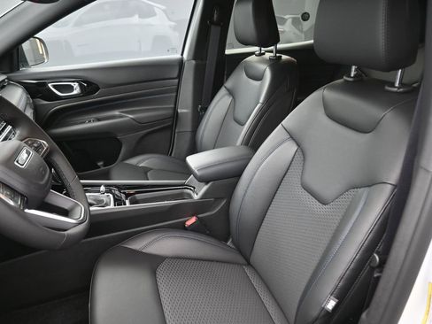 New 2026 Jeep Compass Latitude image 19