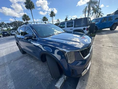 Used 2025 Kia Sorento S w/ Panoramic Sunroof Package FWD image 6