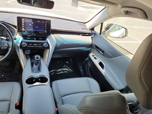Certified 2022 Toyota Venza XLE AWD/4WD image 15