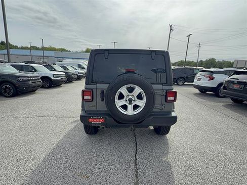 Used 2022 Jeep Wrangler Unlimited Sport AWD/4WD image 7