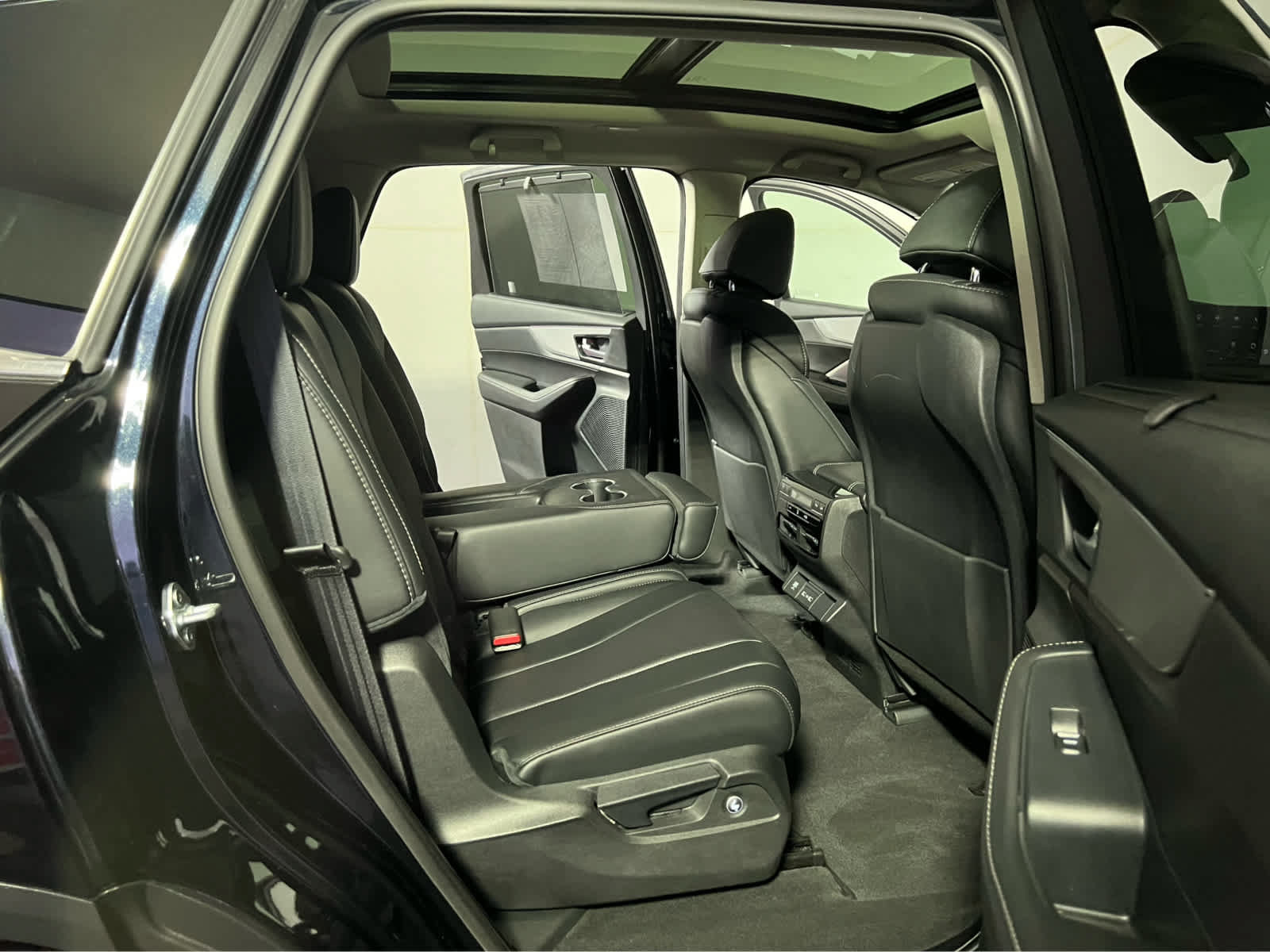 Certified 2024 Acura MDX w/ Technology Package AWD/4WD image 30