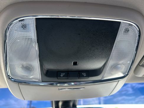 Used 2023 Chrysler 300 Touring image 35