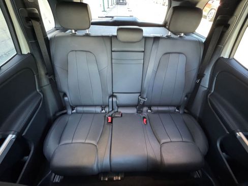 Used 2025 Mercedes-Benz GLB 250 4MATIC image 40
