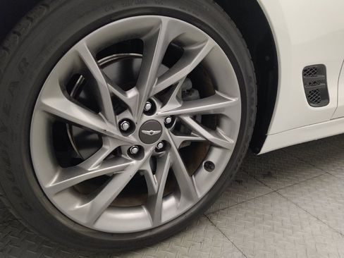 Used 2022 Genesis G70 2.0T RWD image 31