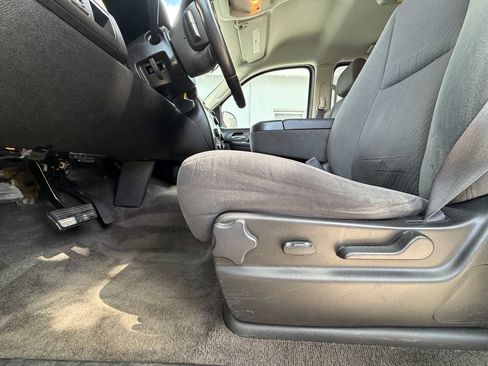 Used 2009 Chevrolet Suburban LS RWD image 11
