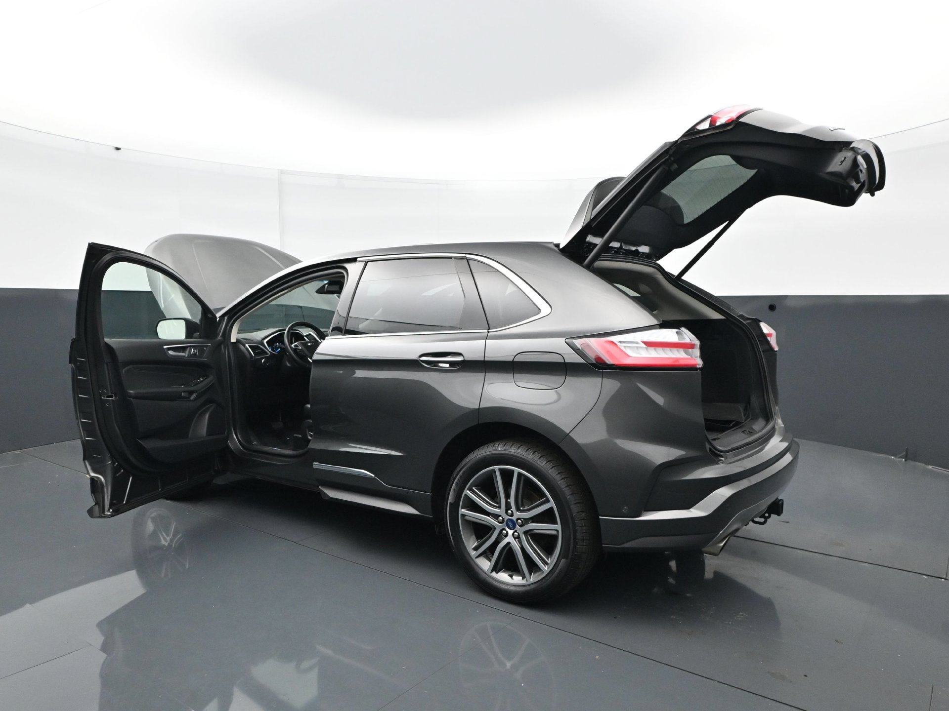 Used 2019 Ford Edge Titanium w/ Equipment Group 301A AWD/4WD image 30