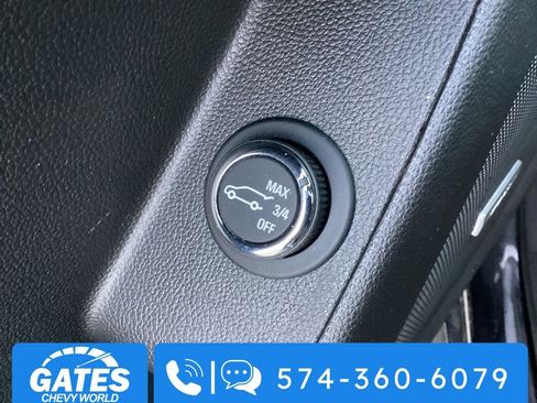 Used 2023 Chevrolet Traverse Premier image 30