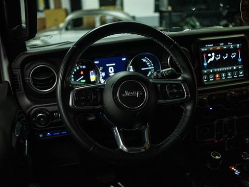 Used 2021 Jeep Wrangler Unlimited Sahara AWD/4WD image 4