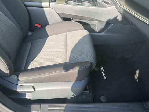 Used 2025 Nissan Rogue SV FWD image 21