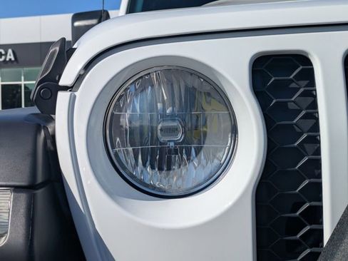 Used 2020 Jeep Gladiator Sport w/ Quick Order Package 24S image 9