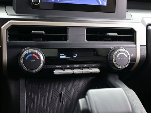 Used 2025 Toyota Tacoma SR5 AWD/4WD image 19