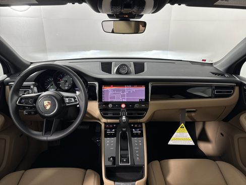 Certified 2025 Porsche Macan image 25