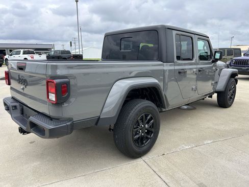 Used 2022 Jeep Gladiator Sport AWD/4WD image 34
