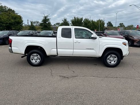 Used 2022 Toyota Tacoma SR5 RWD image 9