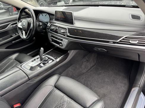 Used 2018 BMW 750i xDrive image 43