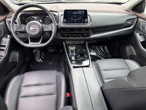 Used 2023 Nissan Rogue SV w/ SV Premium B Package image 15