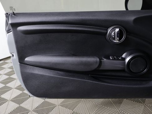 Used 2019 MINI Cooper Hardtop image 16