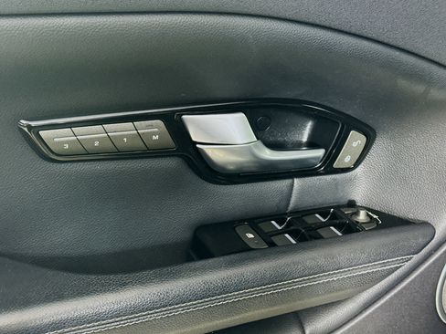 Used 2017 Land Rover Range Rover Evoque SE Premium image 24