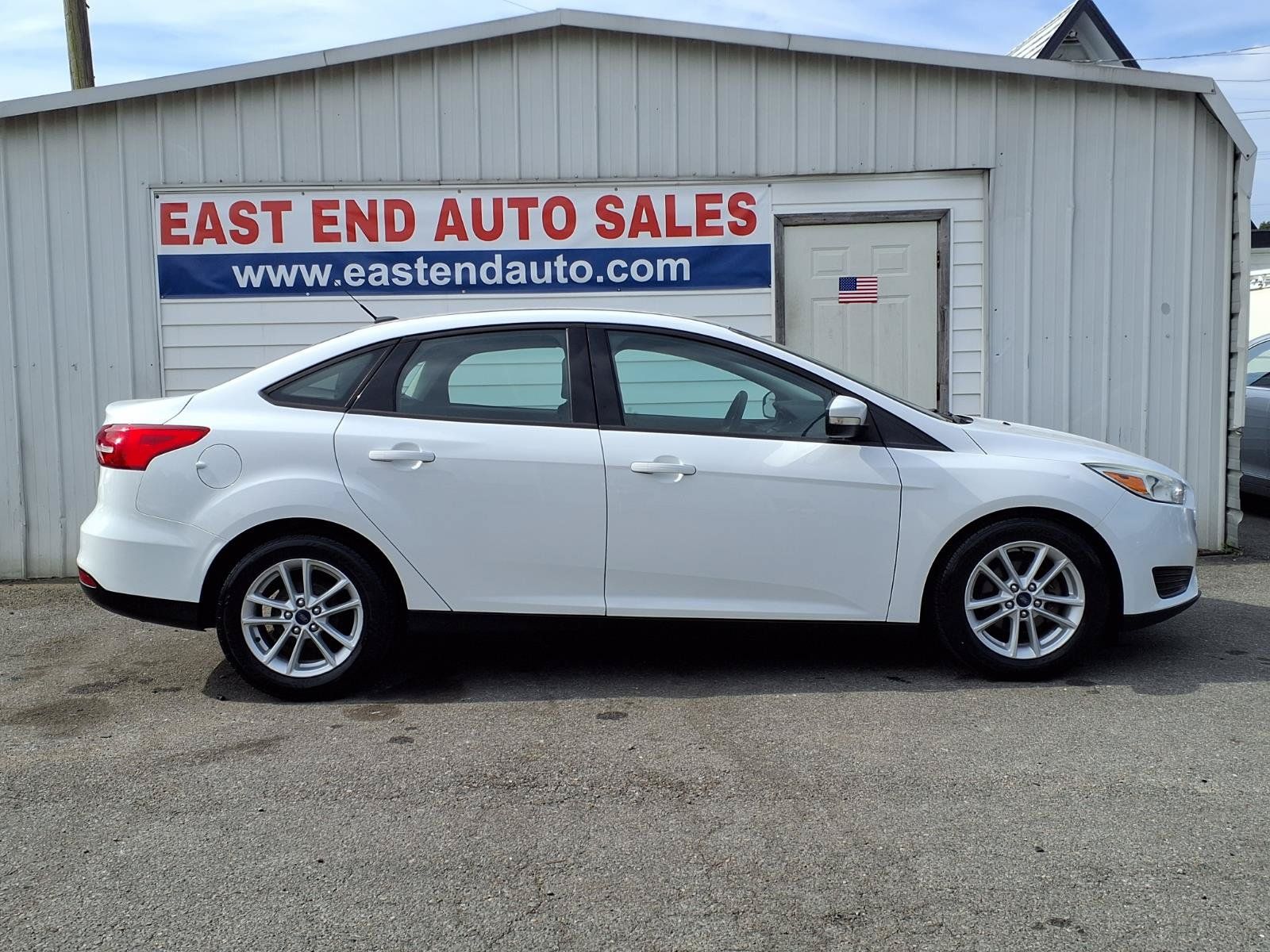 Used 2015 Ford Focus SE FWD image 2