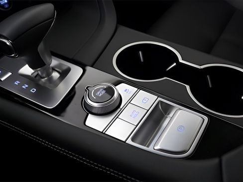 Used 2023 Genesis G70 2.0T image 28