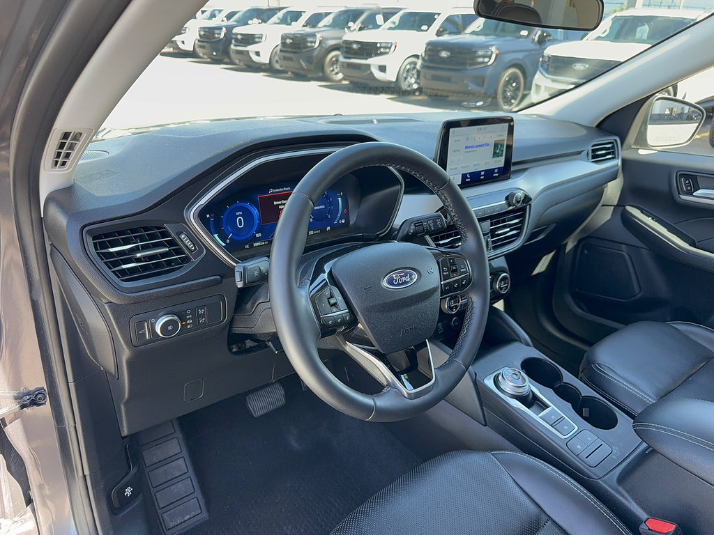 Used 2021 Ford Escape SEL w/ Technology Package FWD image 10