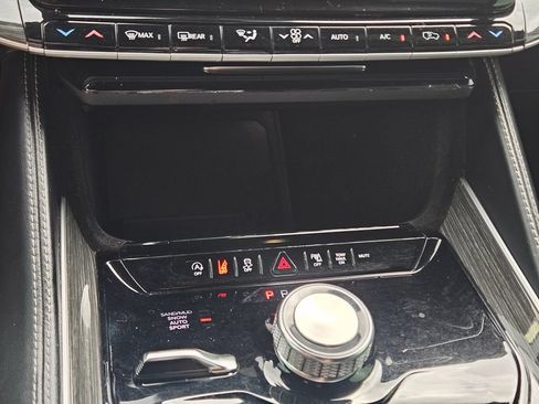 Used 2022 Jeep Wagoneer Series II AWD/4WD image 19