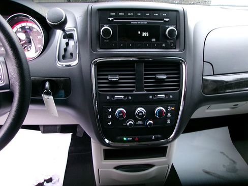 Used 2015 Dodge Grand Caravan SE w/ Quick Order Package 29E SE image 16