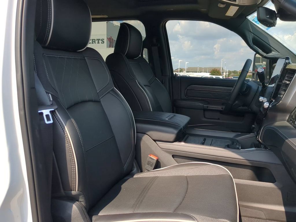 New 2025 RAM 2500 Limited AWD/4WD image 32