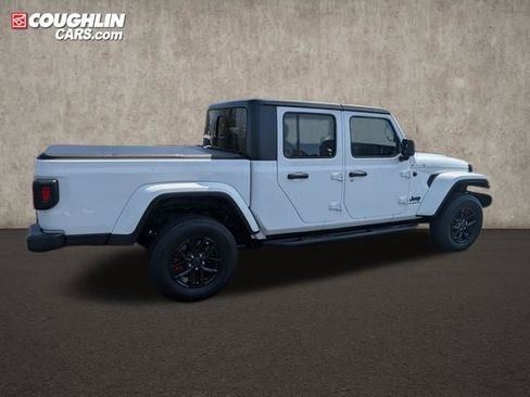Used 2022 Jeep Gladiator Sport image 8