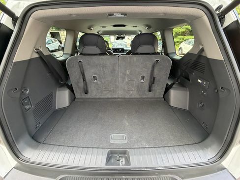 Used 2024 Kia EV9 Light Long Range RWD image 18