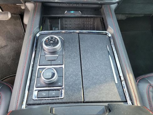 Used 2022 Ford Expedition Limited image 24