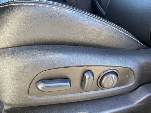 Used 2024 GMC Terrain SLT image 21