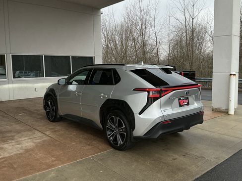 Used 2024 Toyota bZ4X AWD w/ Weather Package image 20