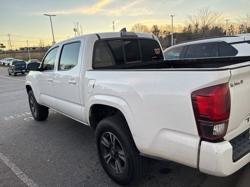 Used 2018 Toyota Tacoma SR image 3
