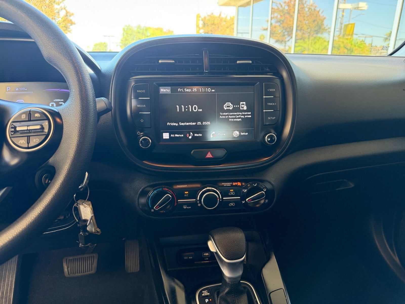 Used 2025 Kia Soul LX w/ LX Technology Package FWD image 16