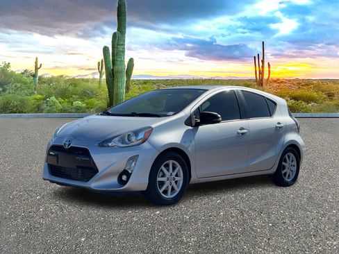 Used 2015 Toyota Prius C image 2