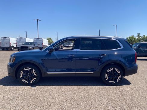 Certified 2024 Kia Telluride S FWD image 3