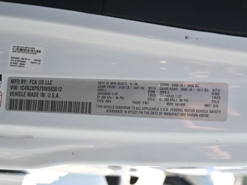 Used 2025 Jeep Wrangler Sahara image 35