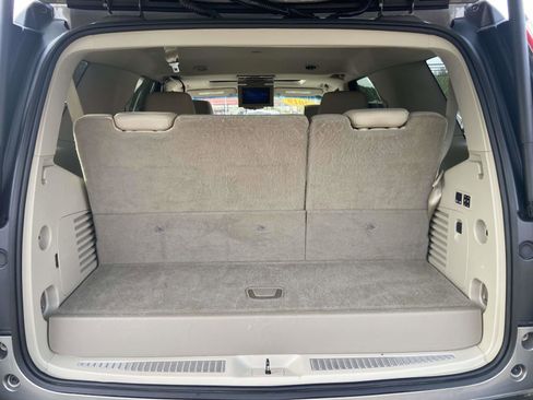 Used 2019 Cadillac Escalade Premium Luxury image 35