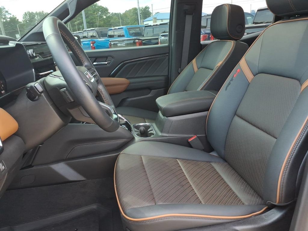 Used 2026 GMC Canyon AT4 w/ Technology Plus Package AWD/4WD image 16