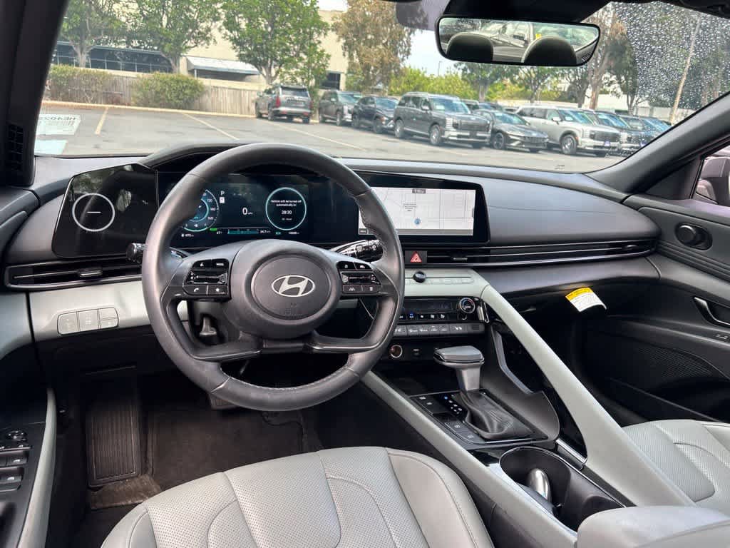 Used 2025 Hyundai Elantra Limited FWD image 9