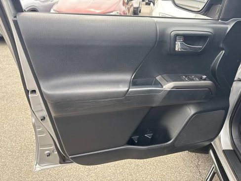 Used 2016 Toyota Tacoma TRD Sport AWD/4WD image 20