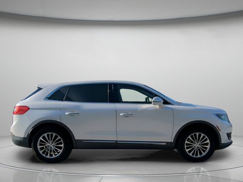 Used 2016 Lincoln MKX Select image 31