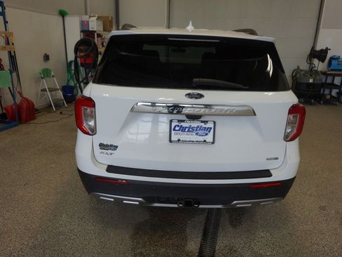 Used 2020 Ford Explorer XLT w/ Equipment Group 202A AWD/4WD image 4