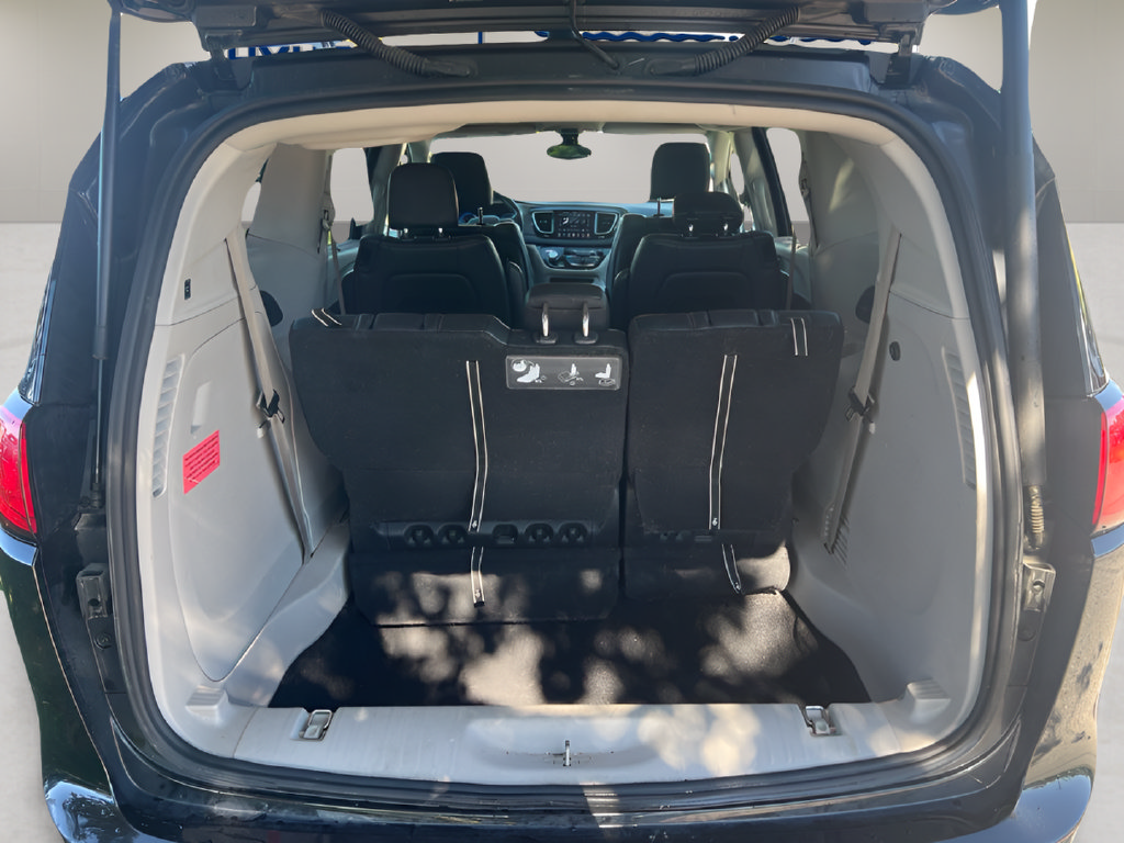 Used 2020 Chrysler Pacifica Touring-L Plus FWD image 10